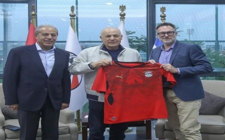 أبو ريدة يرحب بالسفير الكندي في مقر اتحاد كرة القدم