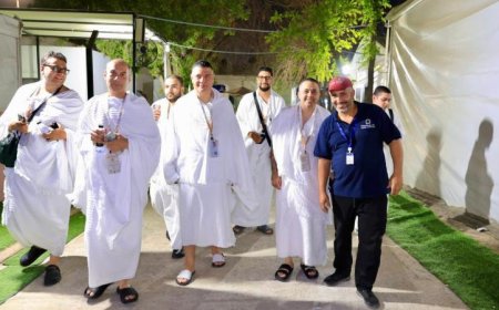 رئيس بعثة حج الجمعيات الأهلية يقوم بجولة تفقدية لمخيمات الحجاج في عرفات بالصور