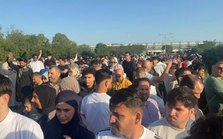 آلاف المسلمين يحتفلون بعيد الأضحى المبارك بأداء الصلاة في المركز الإسلامي الكبير بفيينا