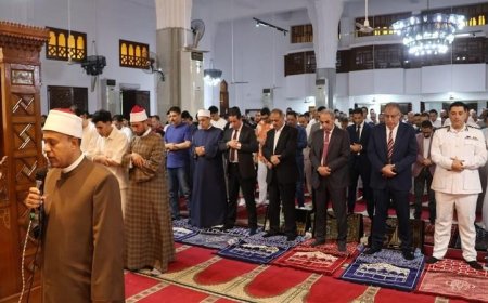 محافظ الإسماعيلية يشارك في صلاة عيد الأضحى بمجمع الشهداء الإسلامي