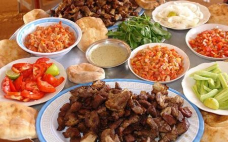 خبير من القومي للبحوث ينبه إلى مخاطر الإفراط في تناول الطعام خلال عيد الأضحى