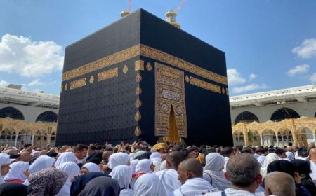 حجاج بيت الله الحرام يختتمون مناسك الحج بأداء طواف الوداع