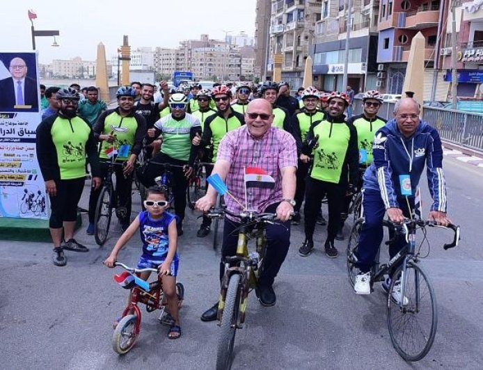 بداية مثيرة لسباق الدراجات بمشاركة كبيرة من الطلاب
