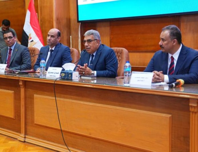 وزير العمل يختتم جولته في الدقهلية بلقاء مثمر مع المستثمرين في المنطقة الصناعية بجمصة