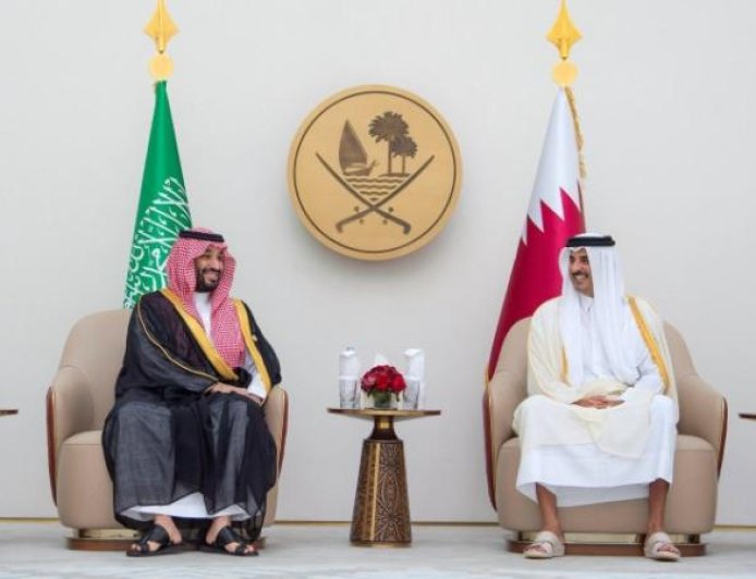 أمير قطر وولي العهد السعودي يتبادلان الآراء حول جهود تهدئة الأوضاع في المنطقة عبر اتصال هاتفي