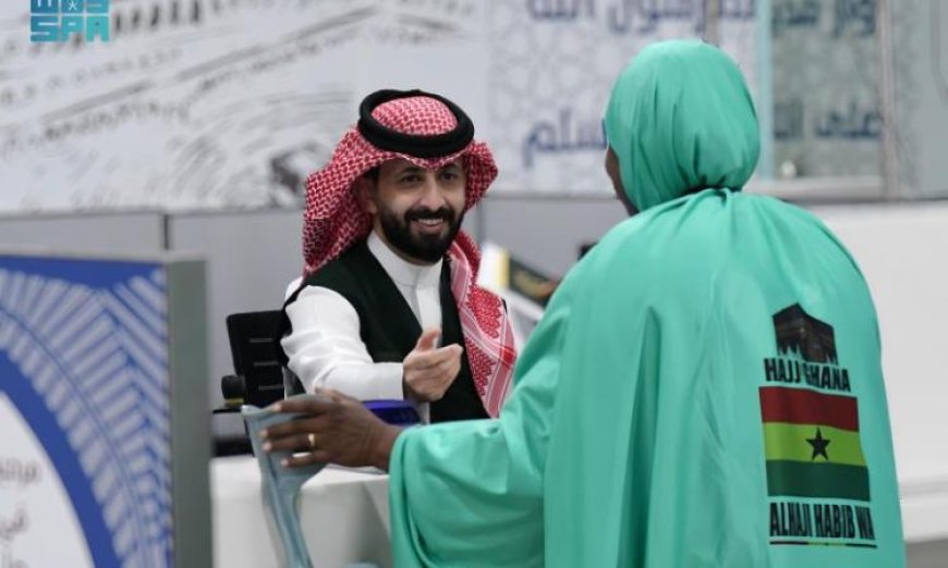 مطار المدينة المنورة يحتفي بوصول أول رحلات الحجاج من غانا لأداء مناسك الحج