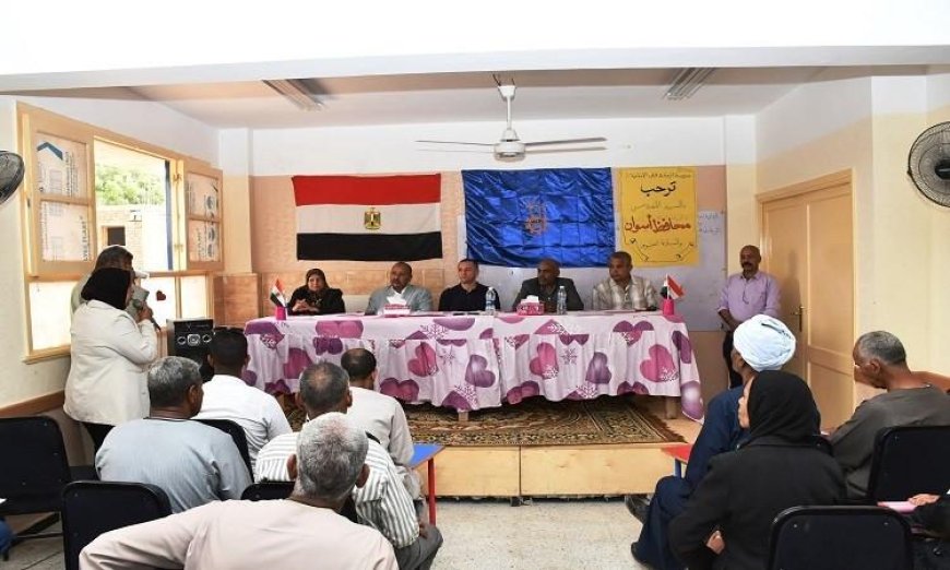 محافظ أسوان يلتقي بأهالي قرية الرمادي قبلي في بادفو لتعزيز التواصل المجتمعي