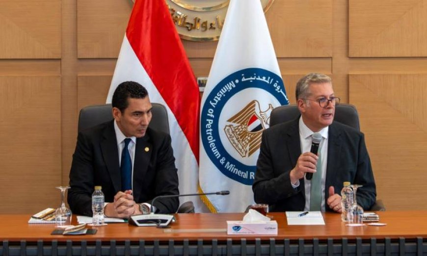 مائدة مستديرة بين وزير البترول ووزير الشباب لتعزيز تمكين الكوادر الشابة في قطاع الطاقة