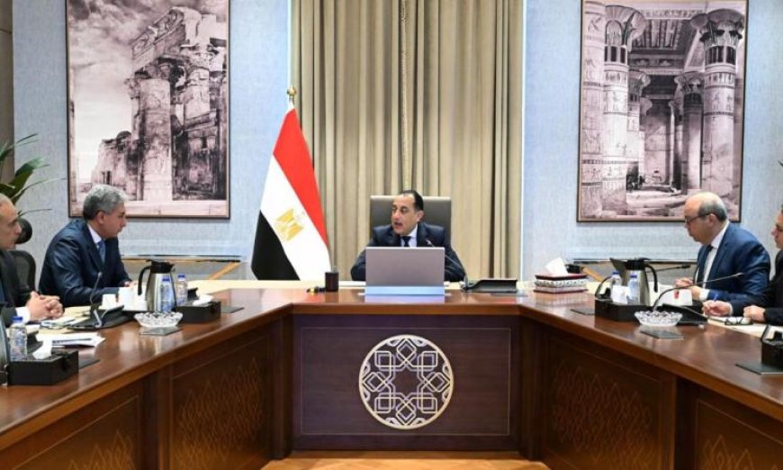رئيس الوزراء يدعو لتطوير استراتيجيات جديدة لزيادة حركة السياحة إلى مصر