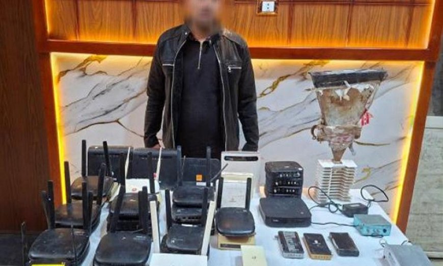 القبض على شخص ينشئ ويدير شبكتين غير مرخصتين لبث التلفزيون والإنترنت
