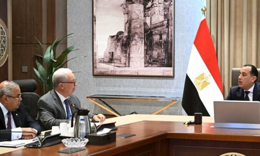 رئيس الوزراء يناقش آخر تطورات القيد المؤقت لشركات الحكومة في البورصة