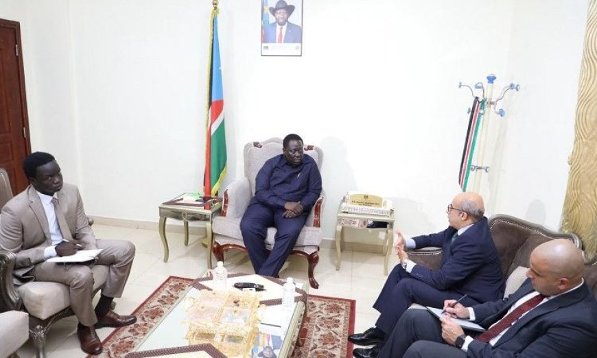 نائب رئيس جنوب السودان يلتقي السفير المصري في جوبا لتعزيز العلاقات الثنائية