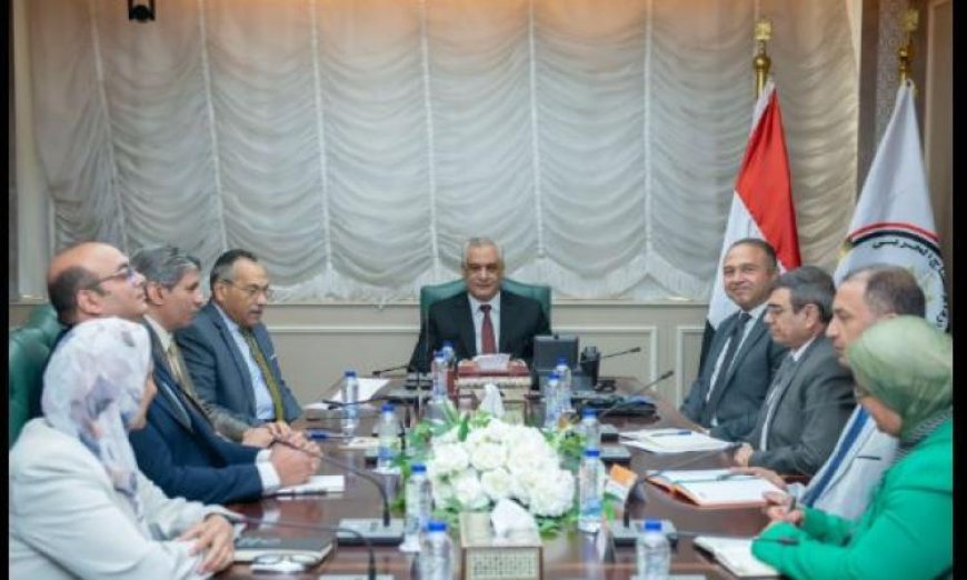وزير الإنتاج الحربي يستعرض استراتيجيات مبتكرة لتقليل استهلاك الطاقة وخفض البصمة الكربونية