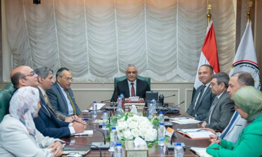 وزير الإنتاج الحربي يتناول استراتيجيات تقليل استهلاك الطاقة وتقنيات خفض البصمة الكربونية
