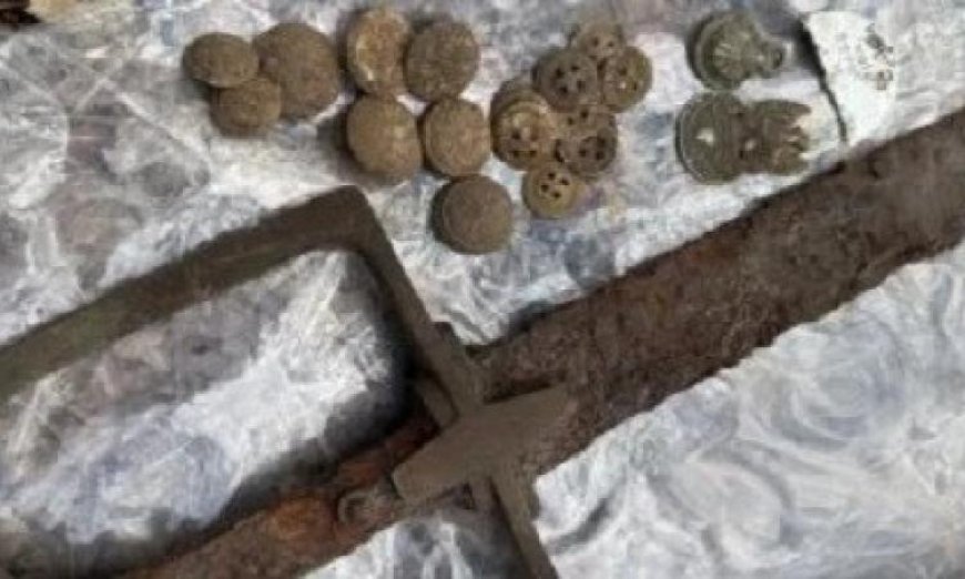 اكتشاف سيف بولندي يعود لفرسان الحرب العالمية الثانية وآثار تاريخية مثيرة