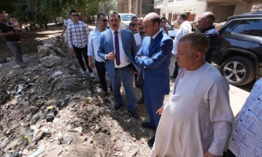 محافظ أسيوط ينقل مواطنا بسيارته إلى موقع شكواه في بني قرة بالقوصية