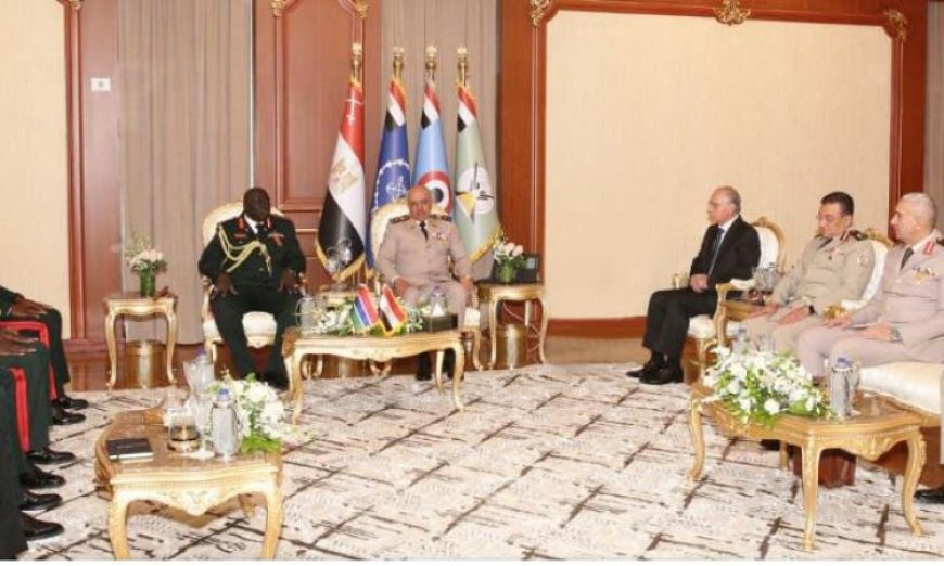 رئيس أركان الجيش الفريق أحمد خليفة يبحث التعاون العسكري مع رئيس أركان الدفاع في جامبيا