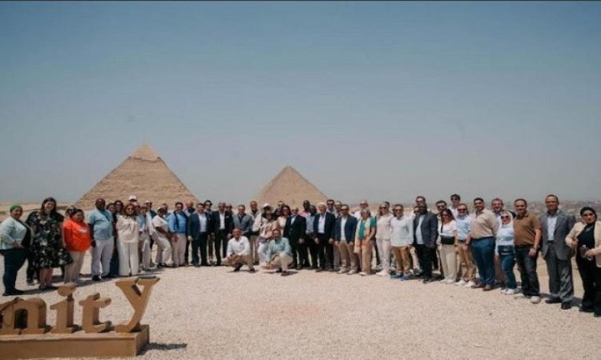 وزير السياحة والآثار يلتقي مع وفد المجلس العالمي للسياحة والسفر لتعزيز التعاون السياحي
