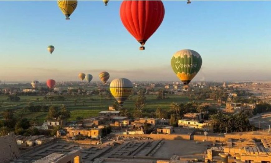 42 رحلة بالون طائر تنقل 910 سائحين في سماء الأقصر الساحرة