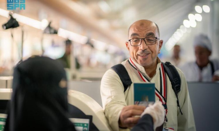 مطار الأمير محمد بن عبد العزيز يرحب بأولى رحلات الحجاج من مصر