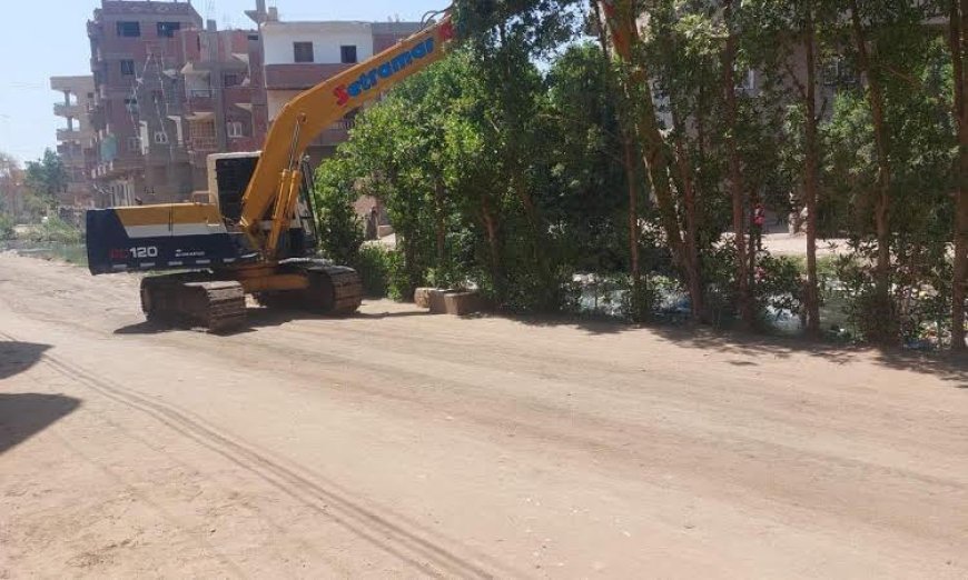 محافظ الجيزة يشرف على عملية تطهير ترع الشبرامنتية وسقارة القبلية ومصرف العزيزية لتحسين البيئة المحلية