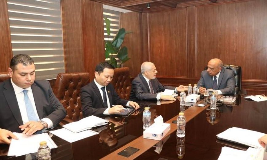 وزير الكهرباء والطاقة المتجددة يناقش مستجدات التعاون مع شركة AMEA POWER