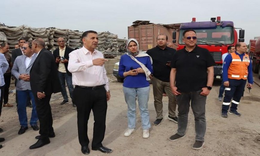 محافظ القليوبية يراقب جهود السيطرة على حريق مخازن قطع الغيار للدراجات النارية في قليوب