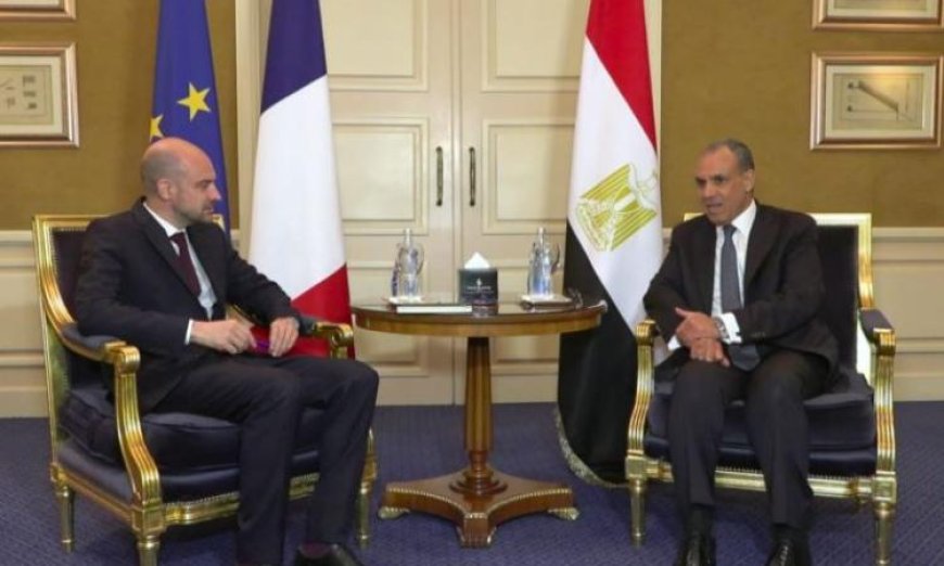 وزير الخارجية يثني على عمق العلاقات مع فرنسا في لقاء مع نظيره الفرنسي