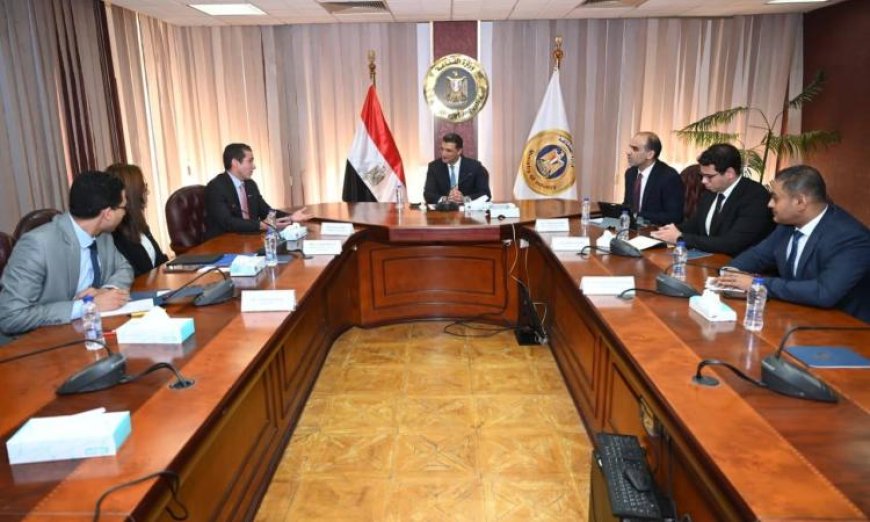 وزير الصناعة يناقش مع سيمكس العالمية استراتيجيات التوسع في القطاع الصناعي