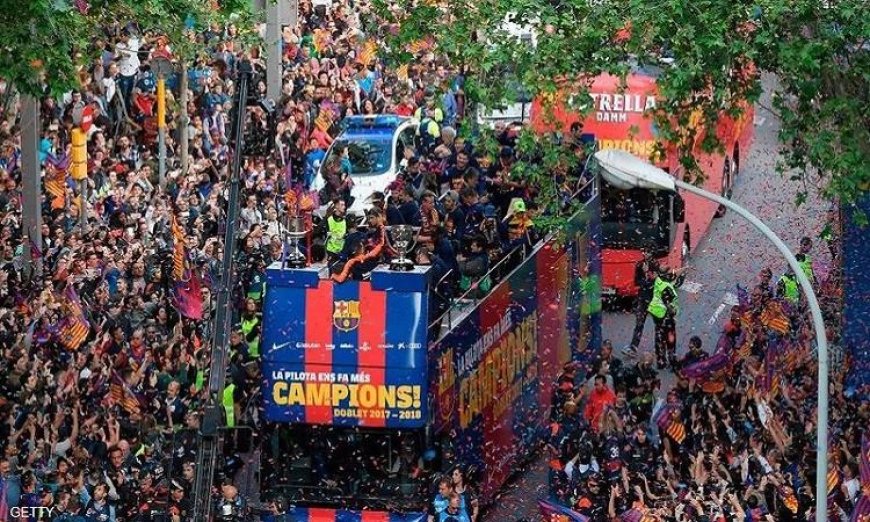 برشلونة يحتفل في شوارع كتالونيا بعد انتصارات الليجا والسوبر الإسباني