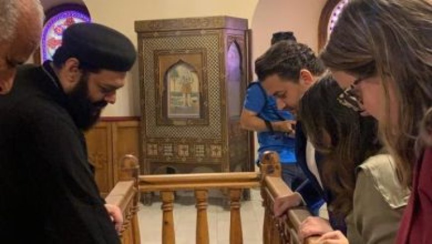 استقبال استثنائي لرحلات الحج السياحي البري الأولى في مكة بالورود والهدايا ومياه زمزم