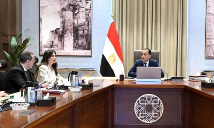 رئيس الوزراء يراقب تنفيذ مشروعات الإسكان ويستعرض آخر التطورات