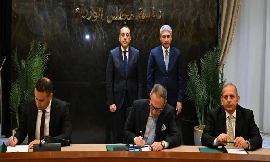 مدبولي يشهد توقيع اتفاقيتي تحسين تجربة الحصول على التأشيرة في مطار القاهرة