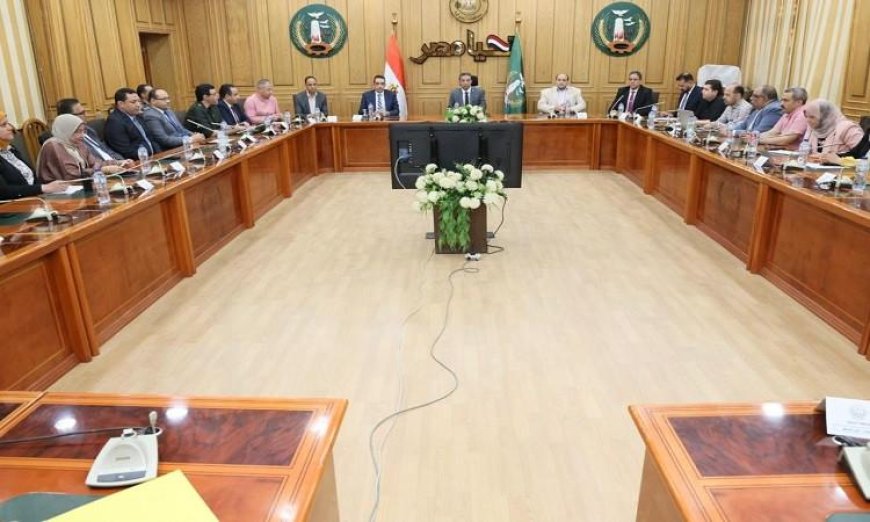 محافظ المنوفية يؤكد أهمية تقديم أفضل الخدمات الصحية وتحقيق العمل بروح الفريق الواحد