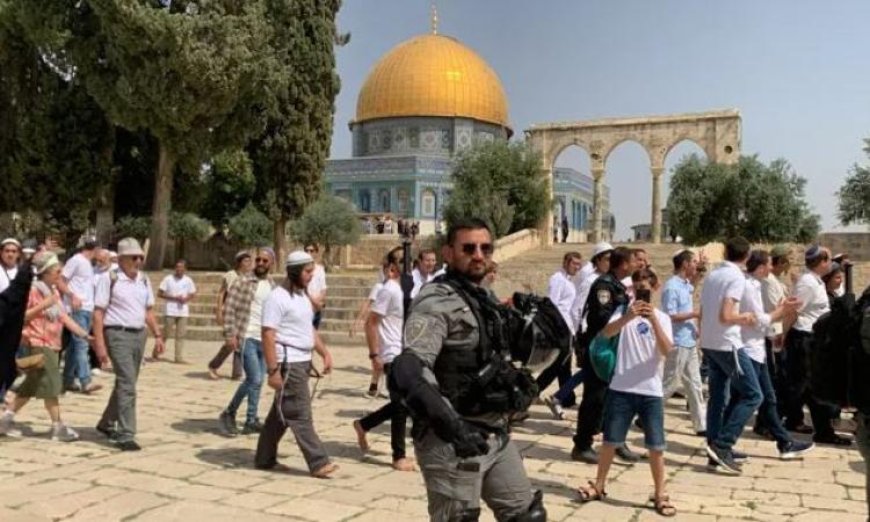 عشرات المستوطنين يهاجمون باحات المسجد الأقصى وسط تصاعد التوترات في القدس