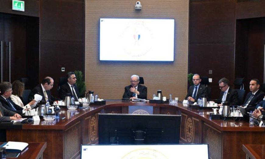 حسين عيسى يقود الاجتماع الأول للمجموعة الوزارية لريادة الأعمال لتعزيز دعم المبتكرين