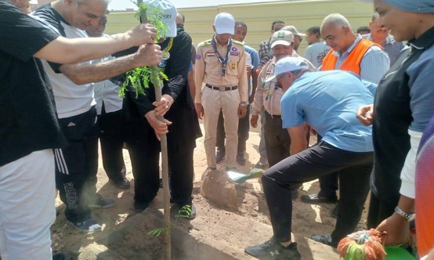 مدير أسوان يطلق حملة تشجير طريق السادات ضمن مبادرة أسوان بشبابها أجمل