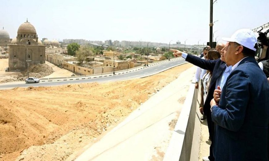 رئيس الوزراء يستعرض مشاريع التطوير المبتكرة في السيدة عائشة والسيدة نفيسة