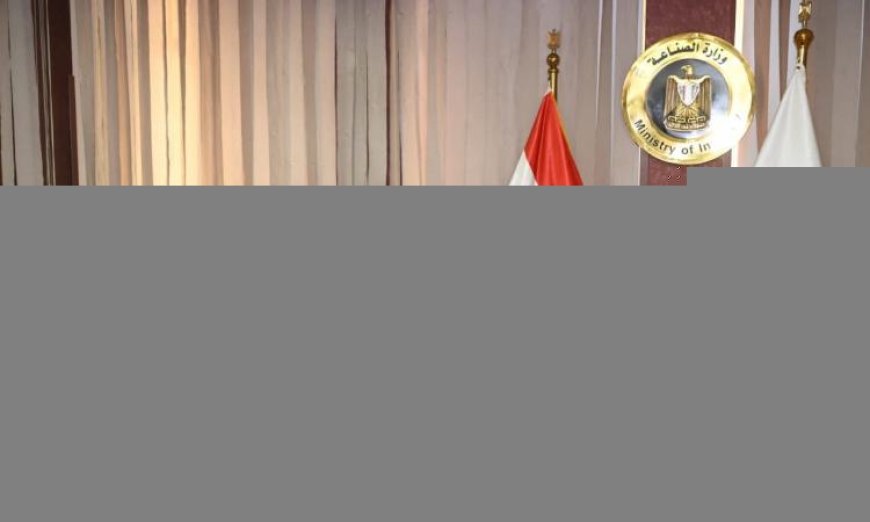 وزير الصناعة يناقش مشروعات منظمة العمل الدولية مع مدير مكتب المنظمة لتعزيز التعاون والتنمية