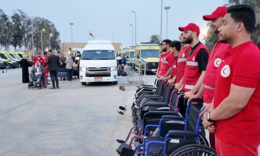 الهلال الأحمر المصري يستقبل دفعة جديدة من المصابين الفلسطينيين في إطار دعمهم الإنساني
