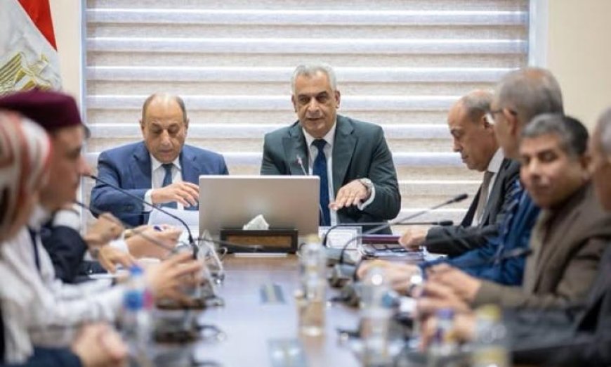 جمبلاط يؤكد التزامه بتنفيذ توجيهات القيادة السياسية لتعزيز التصنيع المحلي وتطوير الاقتصاد