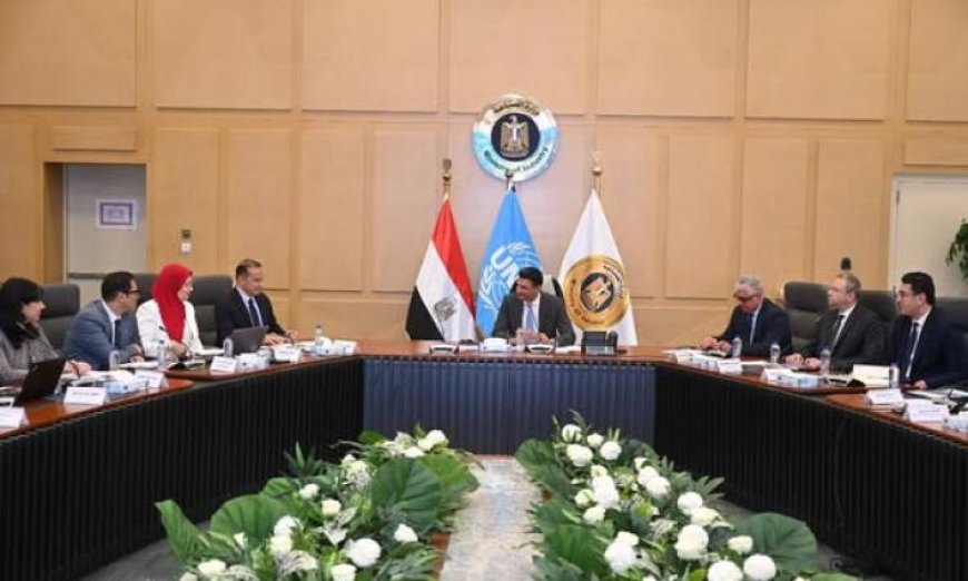 وزير الصناعة يعقد اجتماعًا هامًا للجنة إدارة برنامج الشراكة القطرية مع مصر