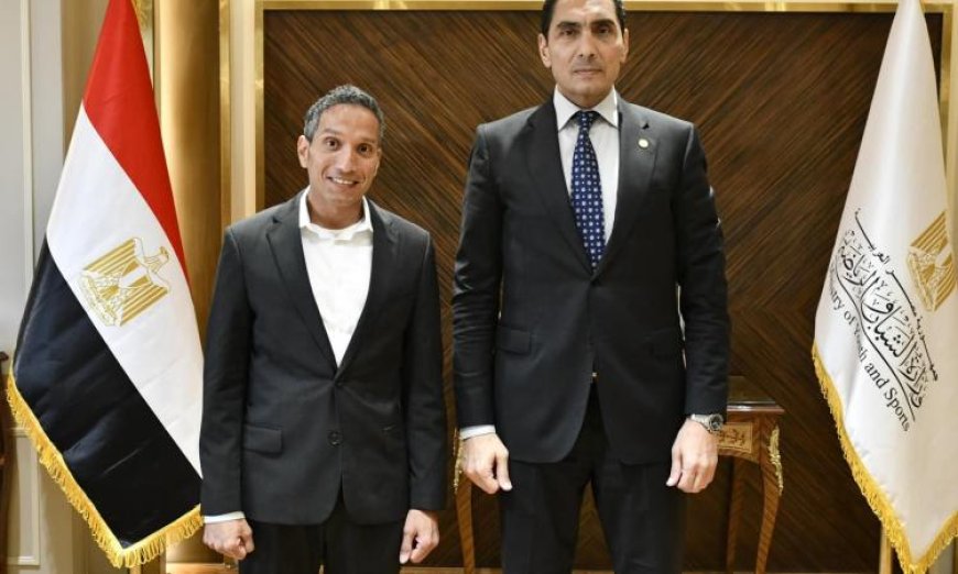 وزير الشباب يكرم البطل المصري المشارک في سباق ماراثون الرمال بالمغرب