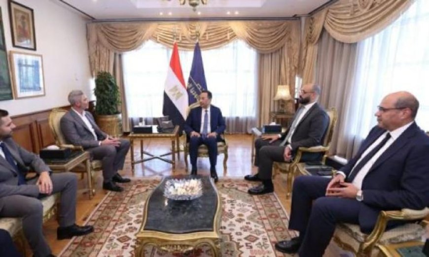 وزير الاتصالات يستعرض استراتيجيات أمازون في الحوسبة السحابية والذكاء الاصطناعي