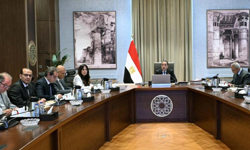 رئيس الوزراء يواصل متابعة تقدم تنفيذ الخطة الاستراتيجية لتحلية مياه البحر