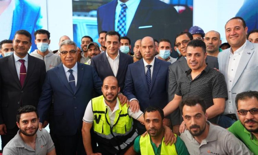وزير العمل ومحافظ الدقهلية يزوران مصانع جديدة لتعزيز الانتاج المحلي