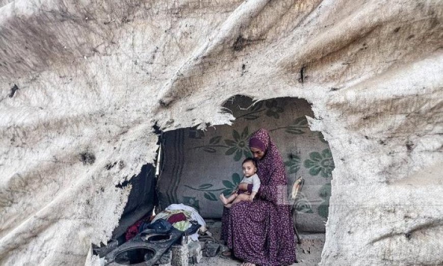 مأساة في غزة وفاة طفلة فلسطينية وإصابة ثلاثة نازحين في حريق خيمة بالوسط