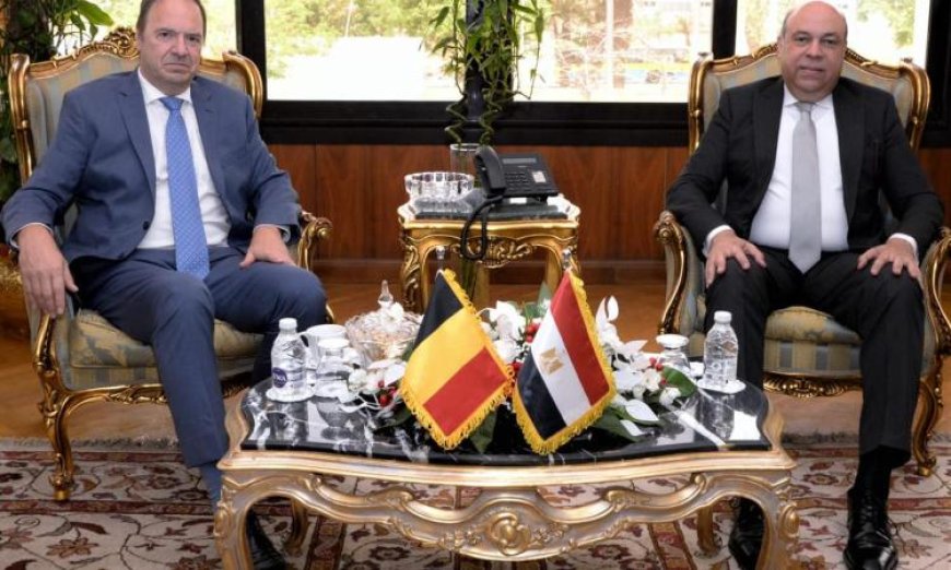 وزير الطيران يناقش مع سفير بلجيكا في مصر فرص تقوية الاتصالات الجوية بين البلدين