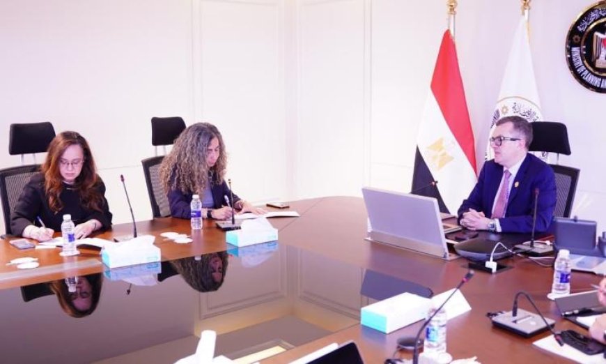 وزير التخطيط يؤكد سعي الحكومة لتعزيز بيئة الابتكار ودعم الشركات الناشئة في البلاد
