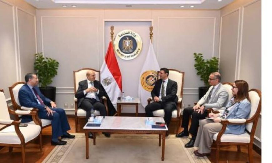 وزير الصناعة يلتقي برئيس غرفة التجارة الفرنسية في مصر لبحث فرص جذب مشروعات جديدة